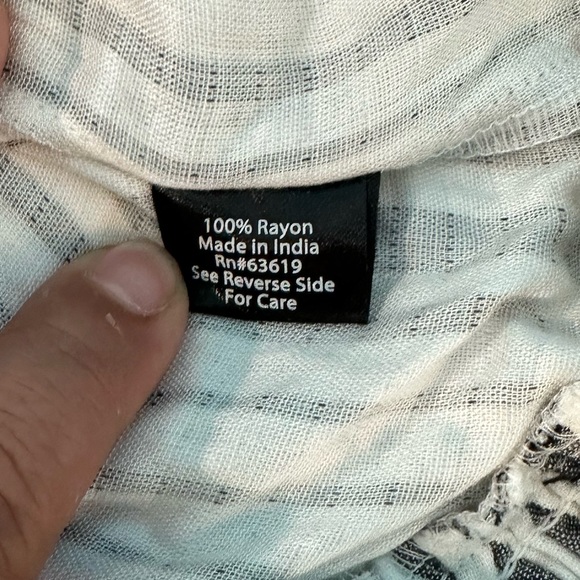 French Laundry Women's Striped gray white Blouse flutter sleeves - Picture 7 of 9